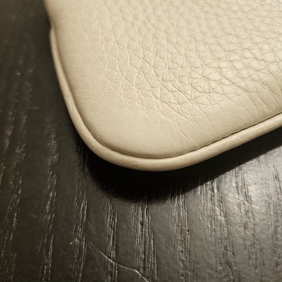 Gucci Soho Leather Tassel Key Pouch Cream GG Logo Authentic - Picture 9 of 11